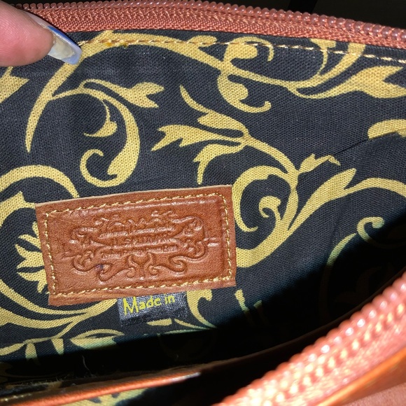 J.L. SALDIVAR Paraguay Handcrafted Leather Wristlet. - Picture 3 of 6